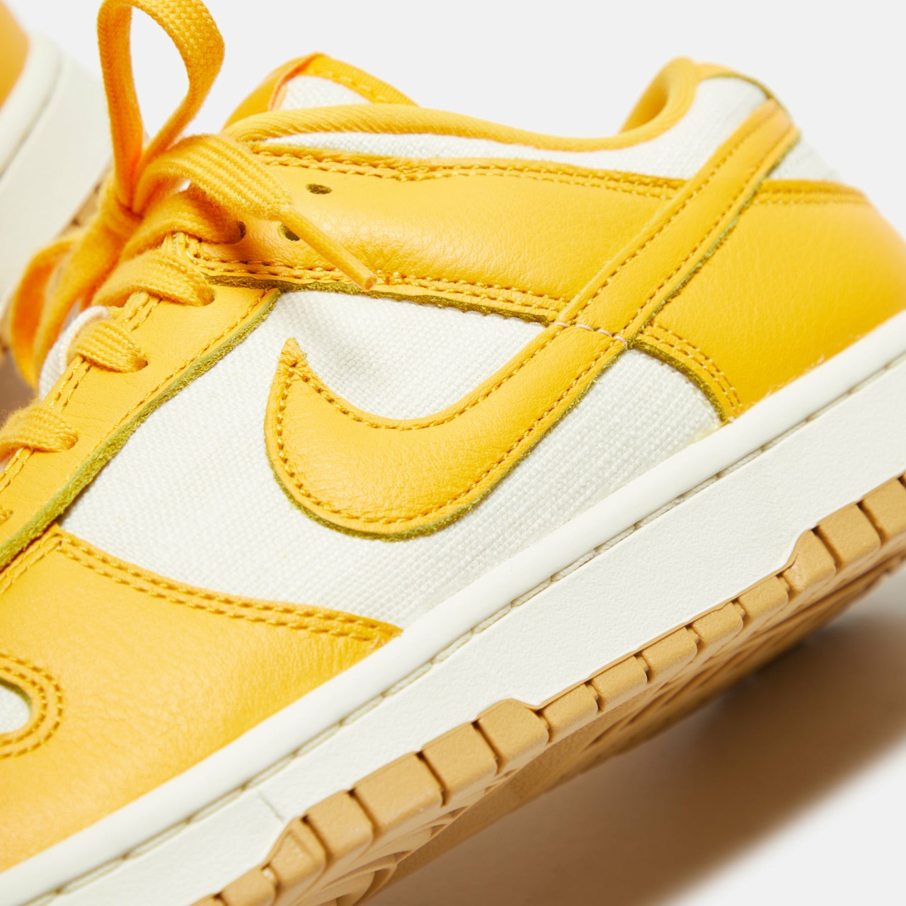 Men Kith Nike Dunk Low Retro - University Gold / Coconut Milk / Soft Yellow / G