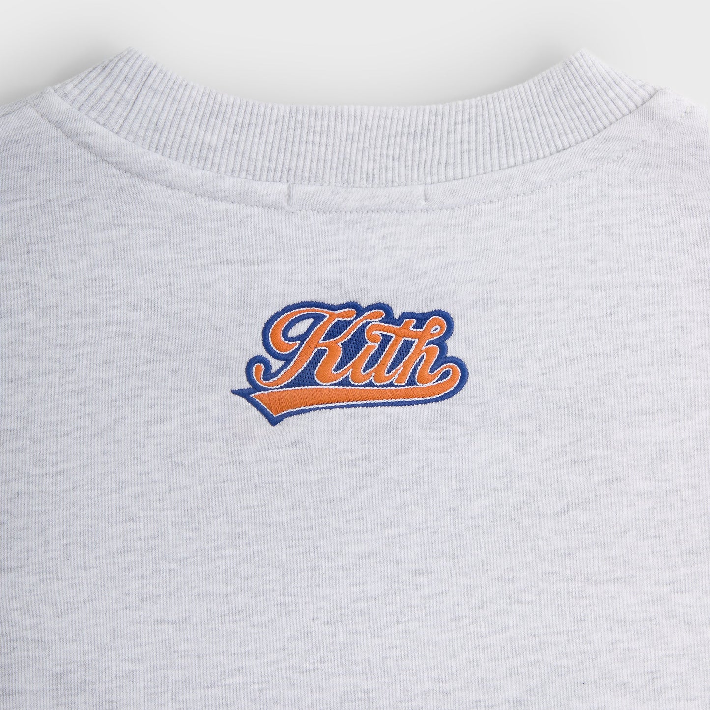 Men Kith Kith for the New York Knicks Script Vintage Nelson Crewneck - Light He