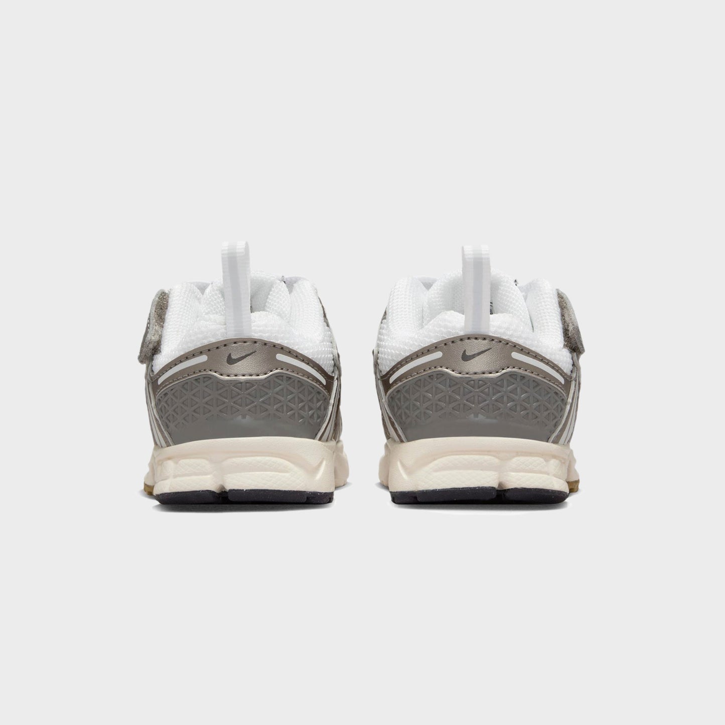 Kids Kith Nike TD Zoom Vomero 5 - Metallic Pewter / Medium Ash / Parachute Beige