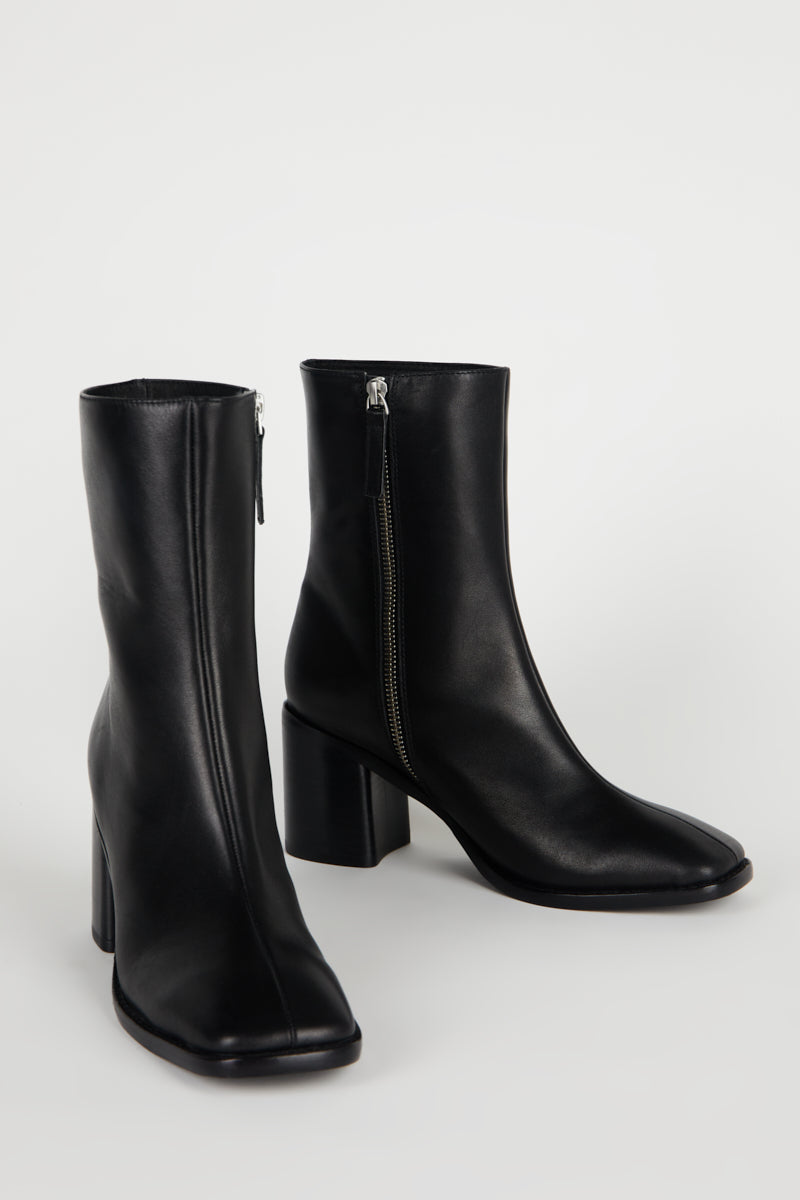 Intentionally Blank CONTOUR BOOT