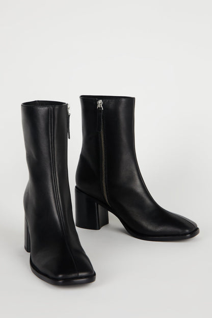 Intentionally Blank CONTOUR BOOT