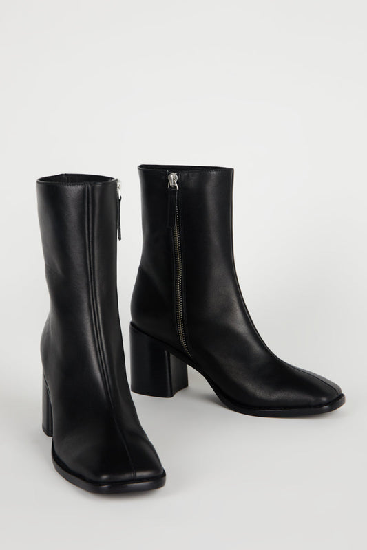 Intentionally Blank CONTOUR BOOT