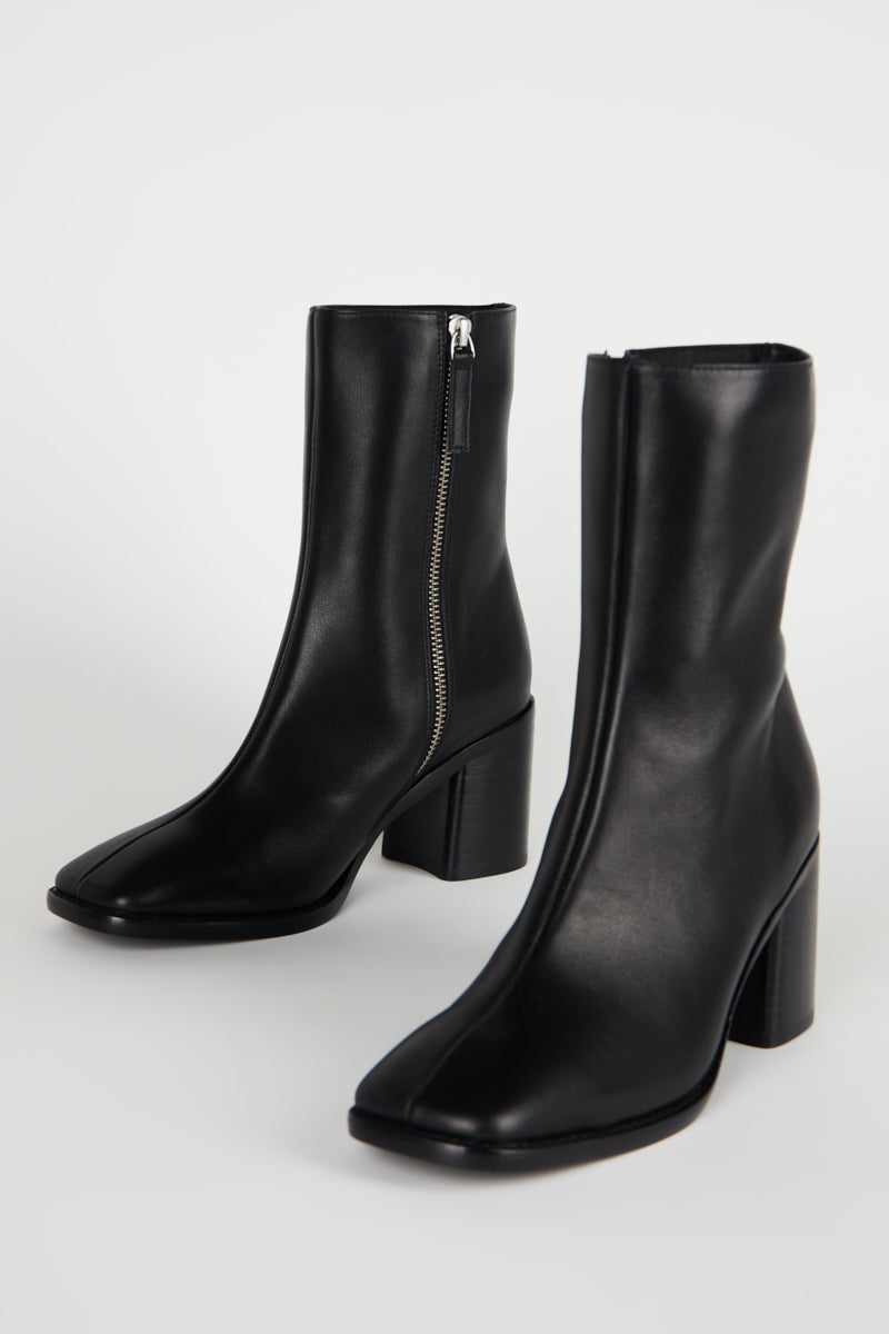 Intentionally Blank CONTOUR BOOT
