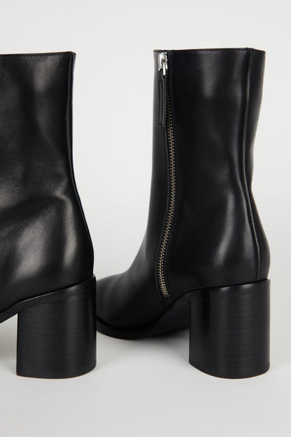 Intentionally Blank CONTOUR BOOT