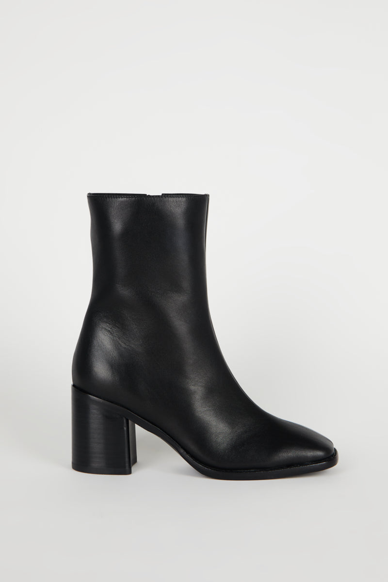 Intentionally Blank CONTOUR BOOT