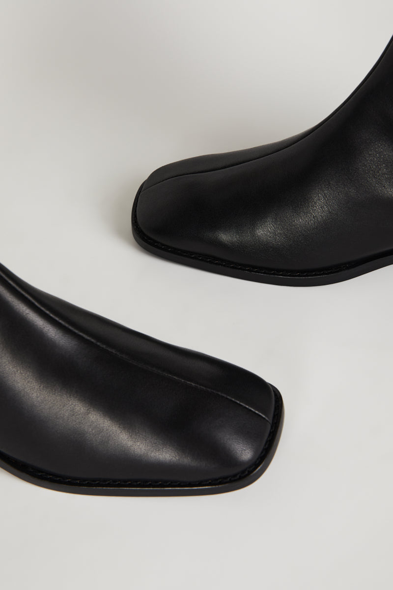 Intentionally Blank TOUR LEATHER BOOT