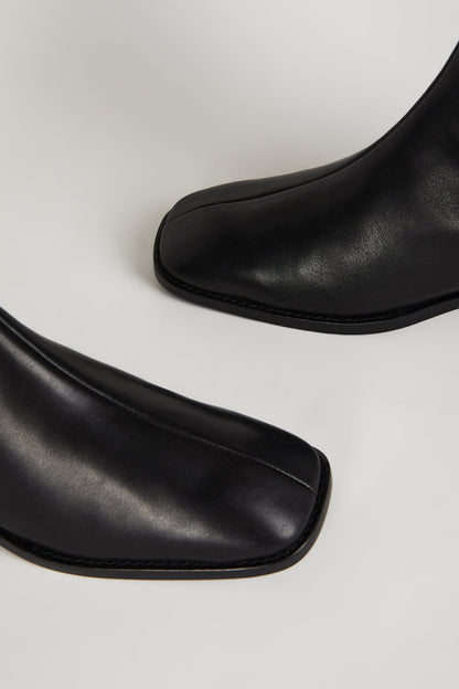 Intentionally Blank TOUR LEATHER BOOT
