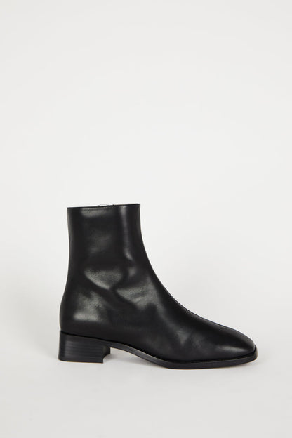 Intentionally Blank TOUR LEATHER BOOT