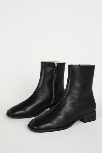 Intentionally Blank TOUR LEATHER BOOT