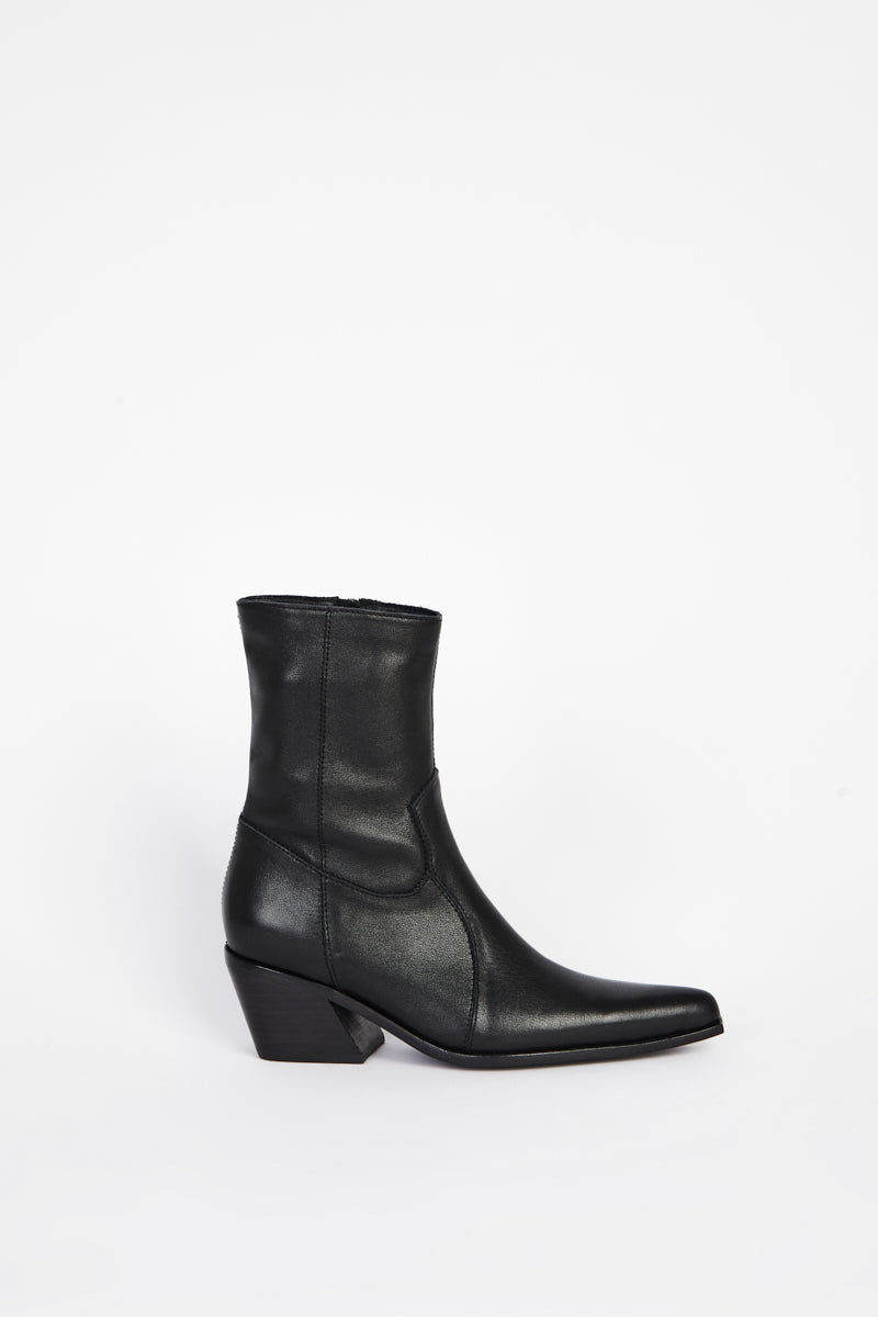 Intentionally Blank MATTIE HEELED BOOT