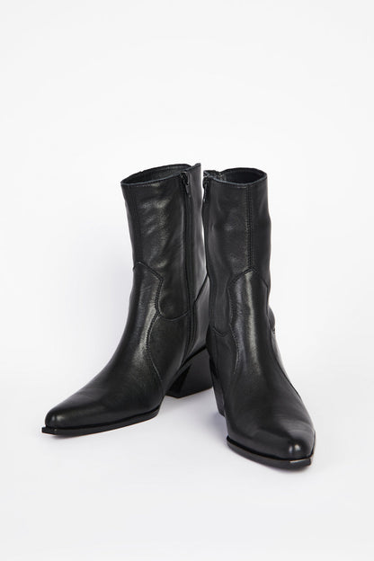 Intentionally Blank MATTIE HEELED BOOT
