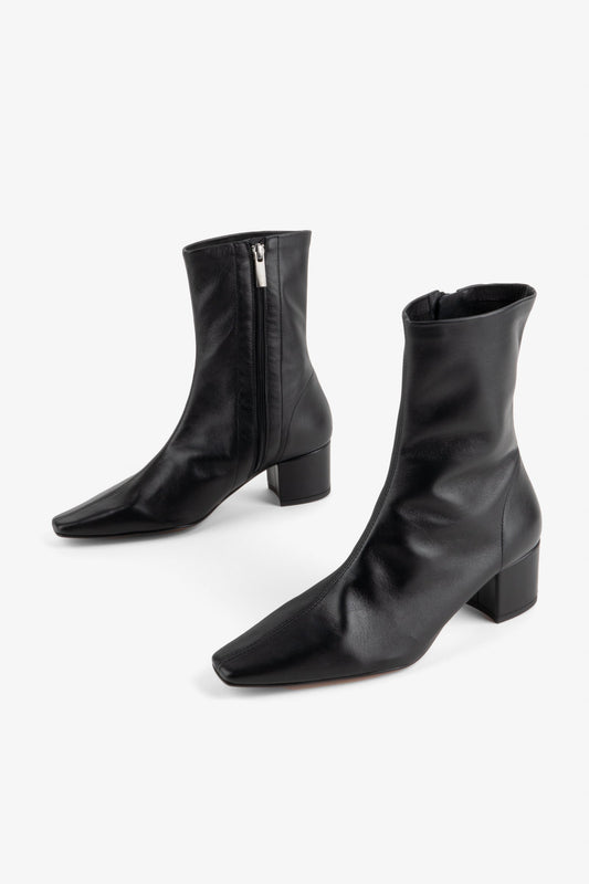 Intentionally Blank CARLTON HEELED MID BOOT
