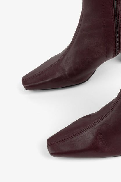 Intentionally Blank CARLTON HEELED MID BOOT