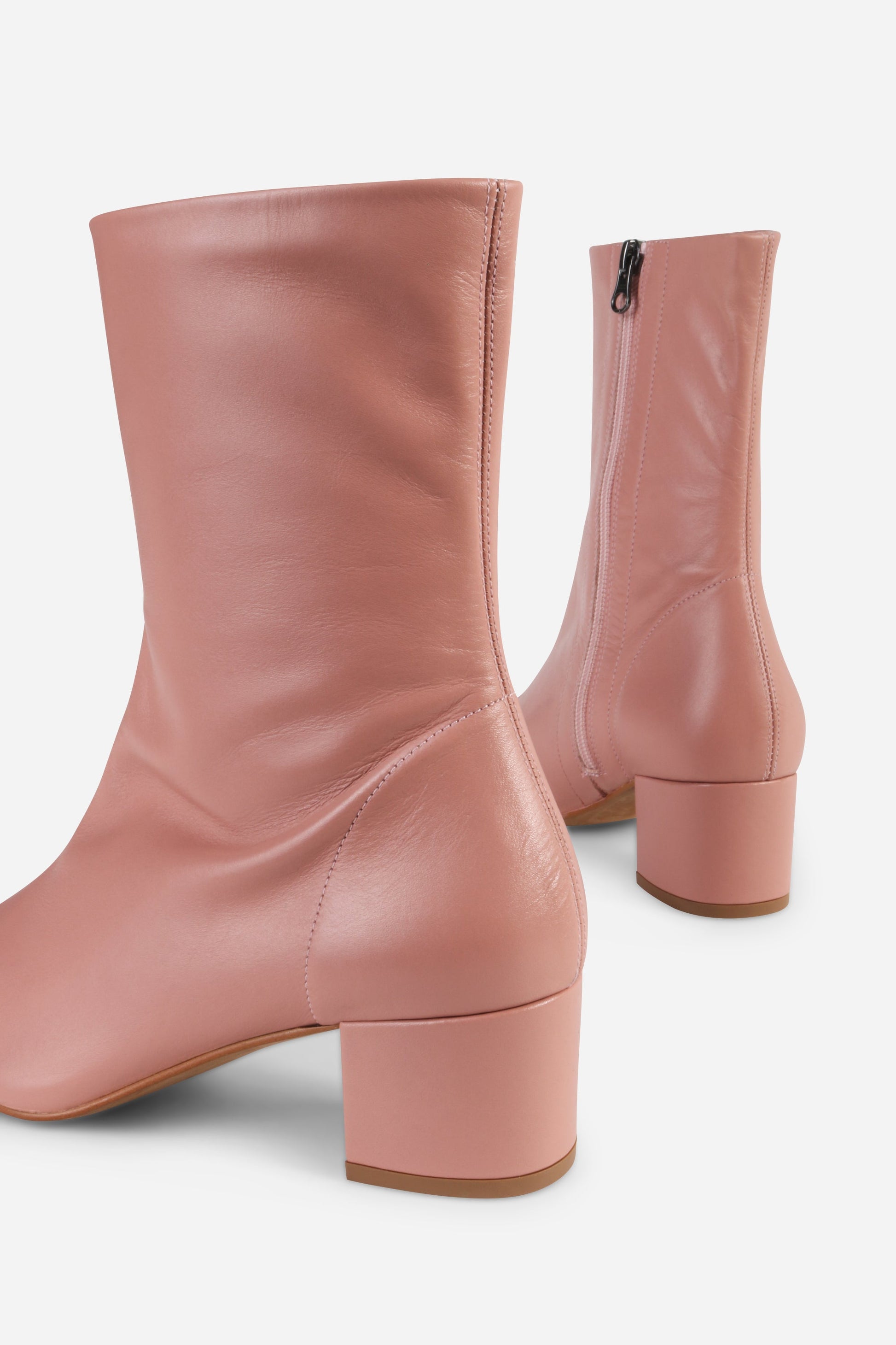 Intentionally Blank CARLTON HEELED MID BOOT