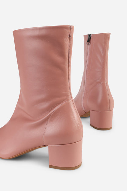 Intentionally Blank CARLTON HEELED MID BOOT