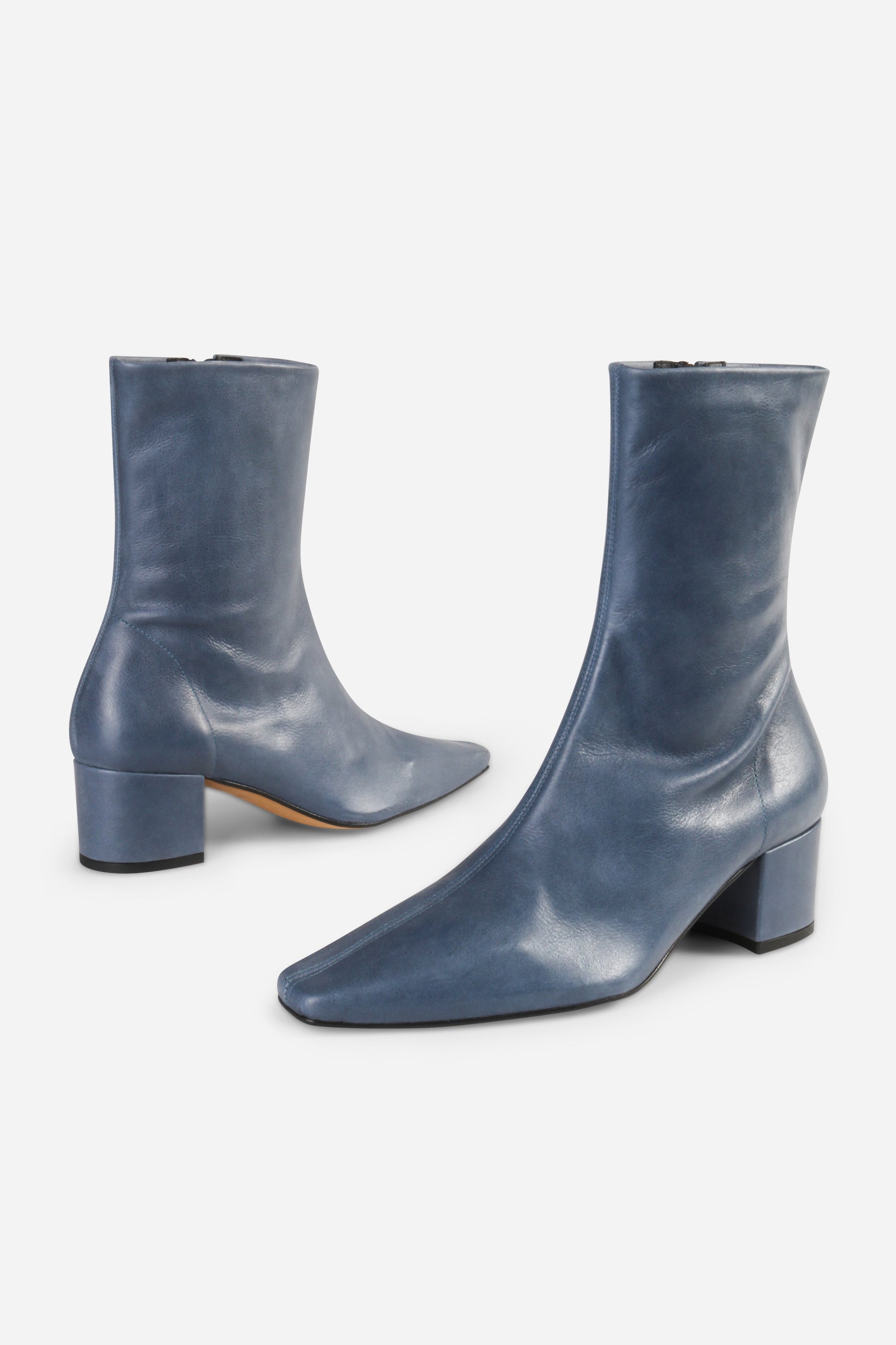 Intentionally Blank CARLTON HEELED MID BOOT
