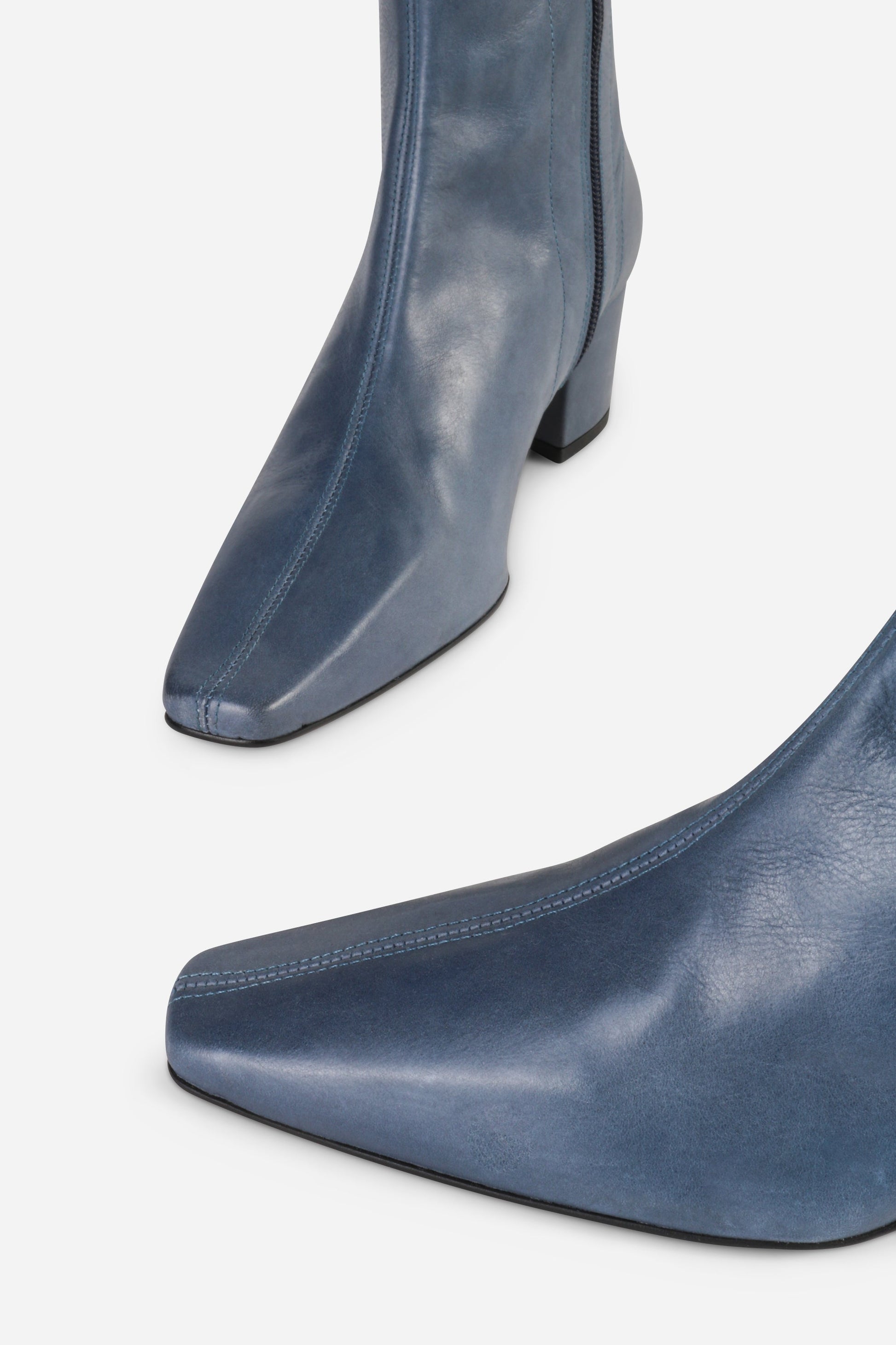 Intentionally Blank CARLTON HEELED MID BOOT