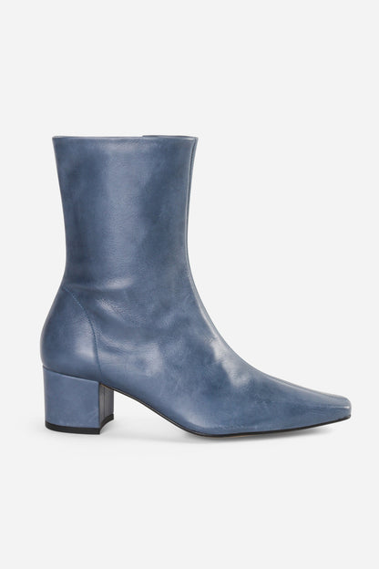 Intentionally Blank CARLTON HEELED MID BOOT