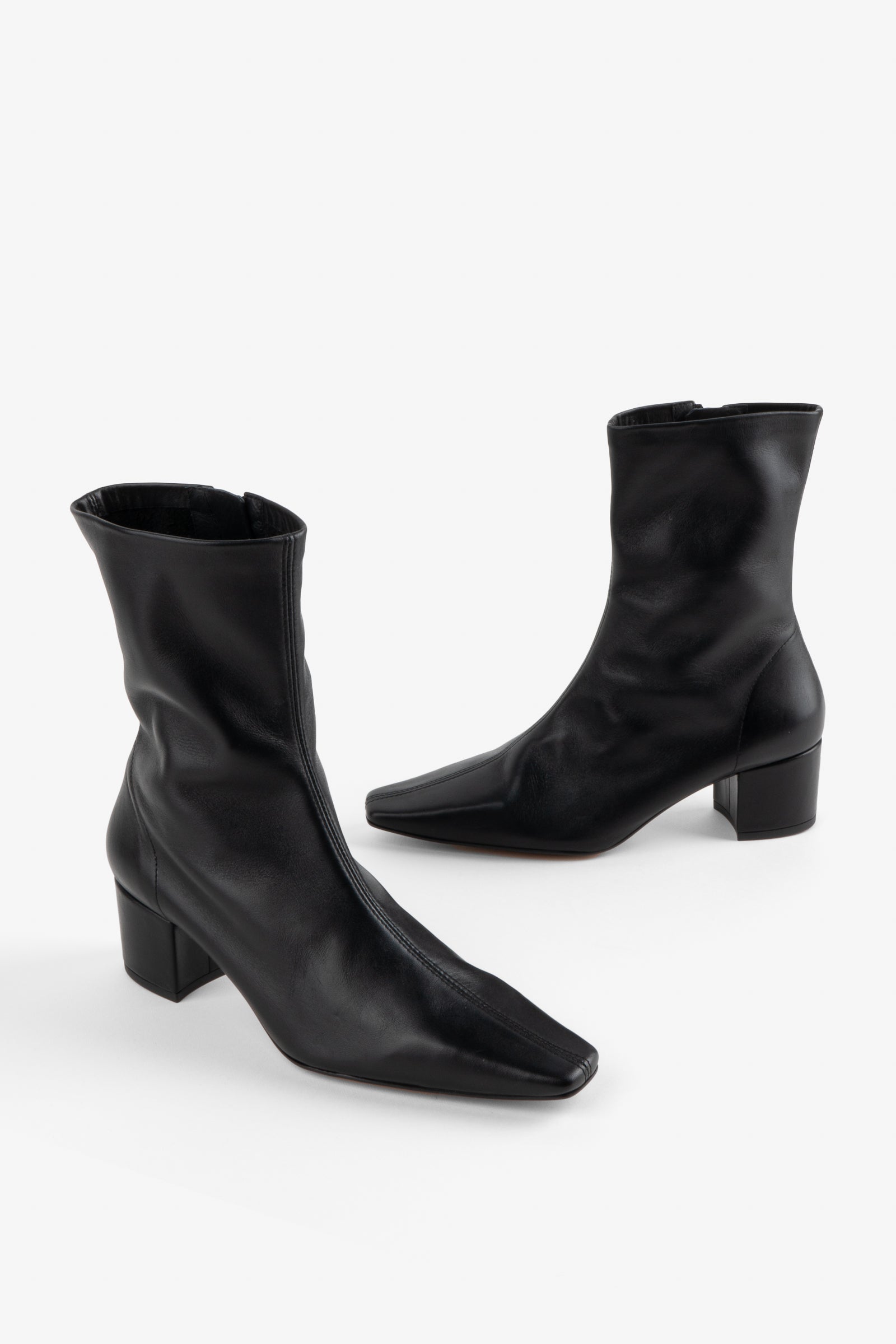 Intentionally Blank CARLTON HEELED MID BOOT