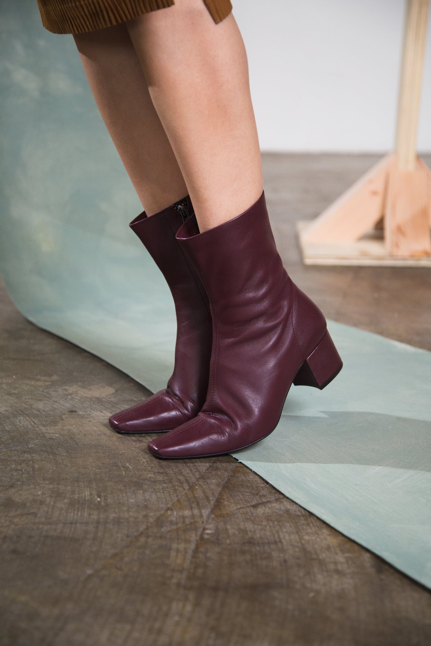 Intentionally Blank CARLTON HEELED MID BOOT