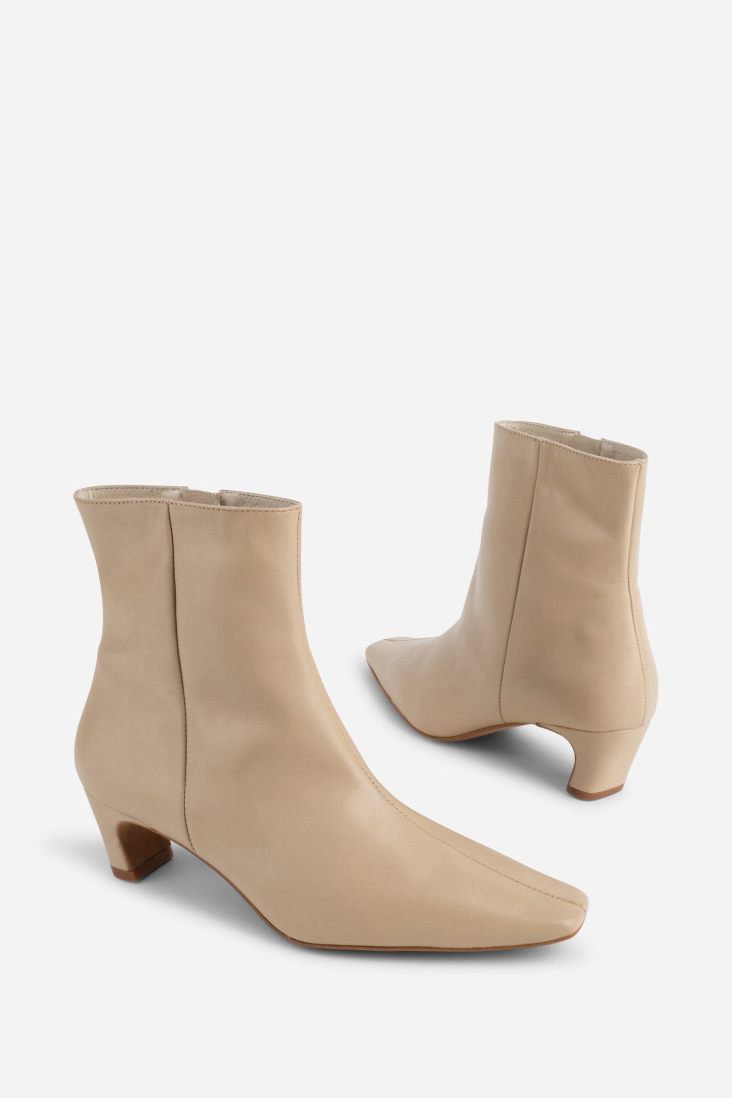 Intentionally Blank LEXI KITTEN HEEL ANKLE BOOT