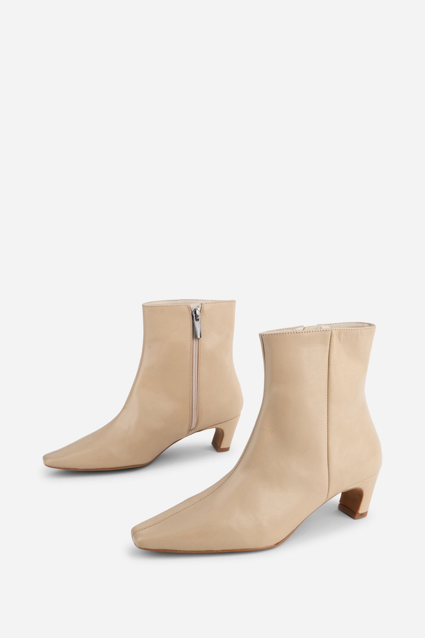 Intentionally Blank LEXI KITTEN HEEL ANKLE BOOT