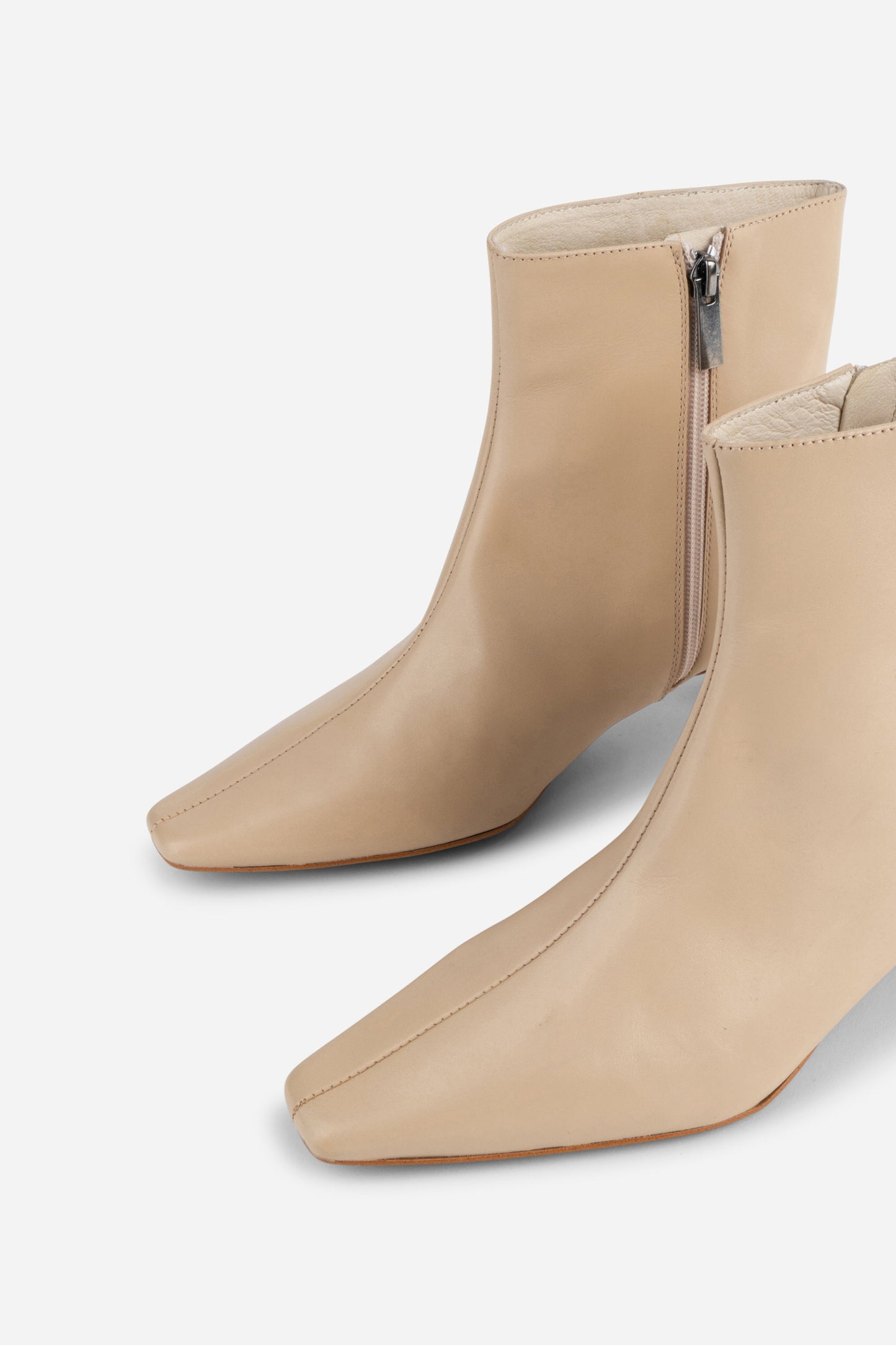 Intentionally Blank LEXI KITTEN HEEL ANKLE BOOT