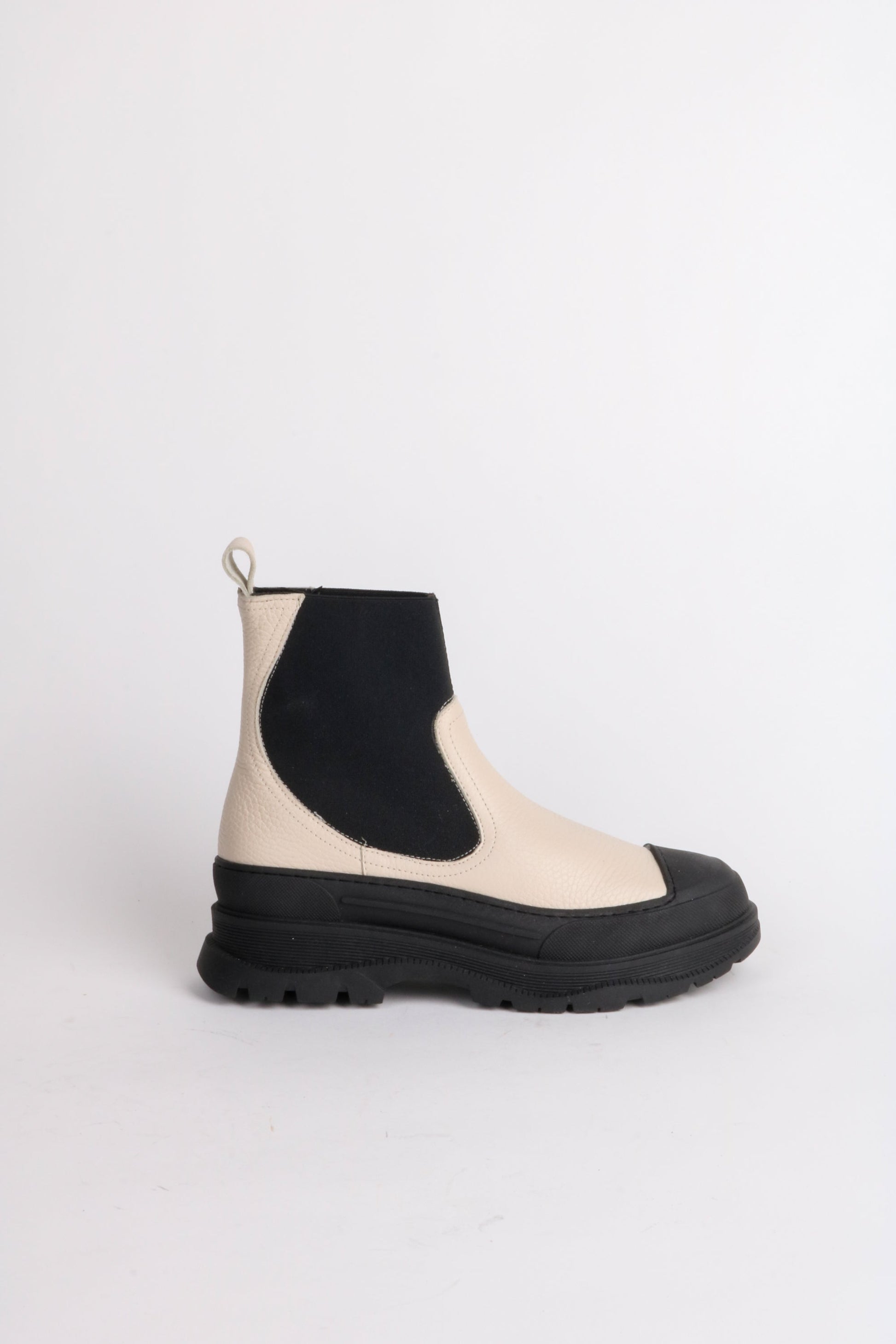 Intentionally Blank COURT LUG SOLE PLATFORM BOOT