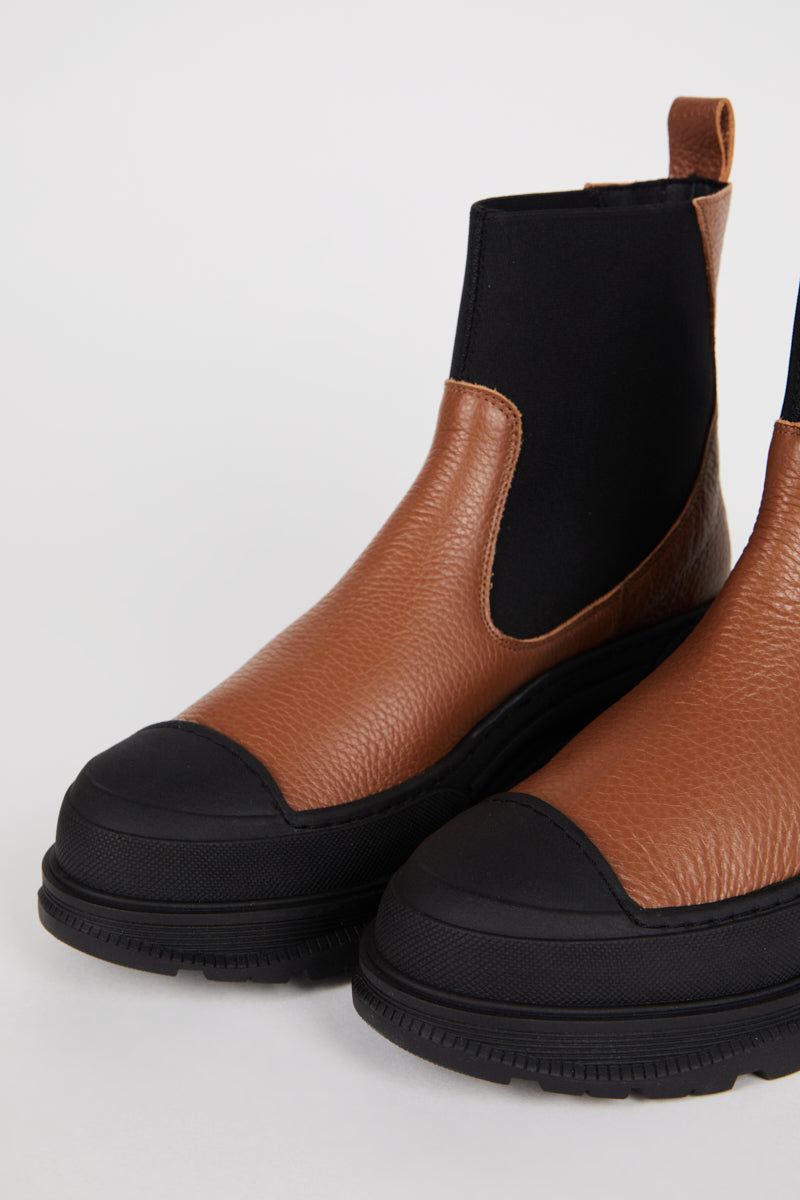 Intentionally Blank COURT LUG SOLE PLATFORM BOOT