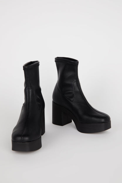 Intentionally Blank MARLOWE VEGAN PLATFORM BOOT BLACK SOLE