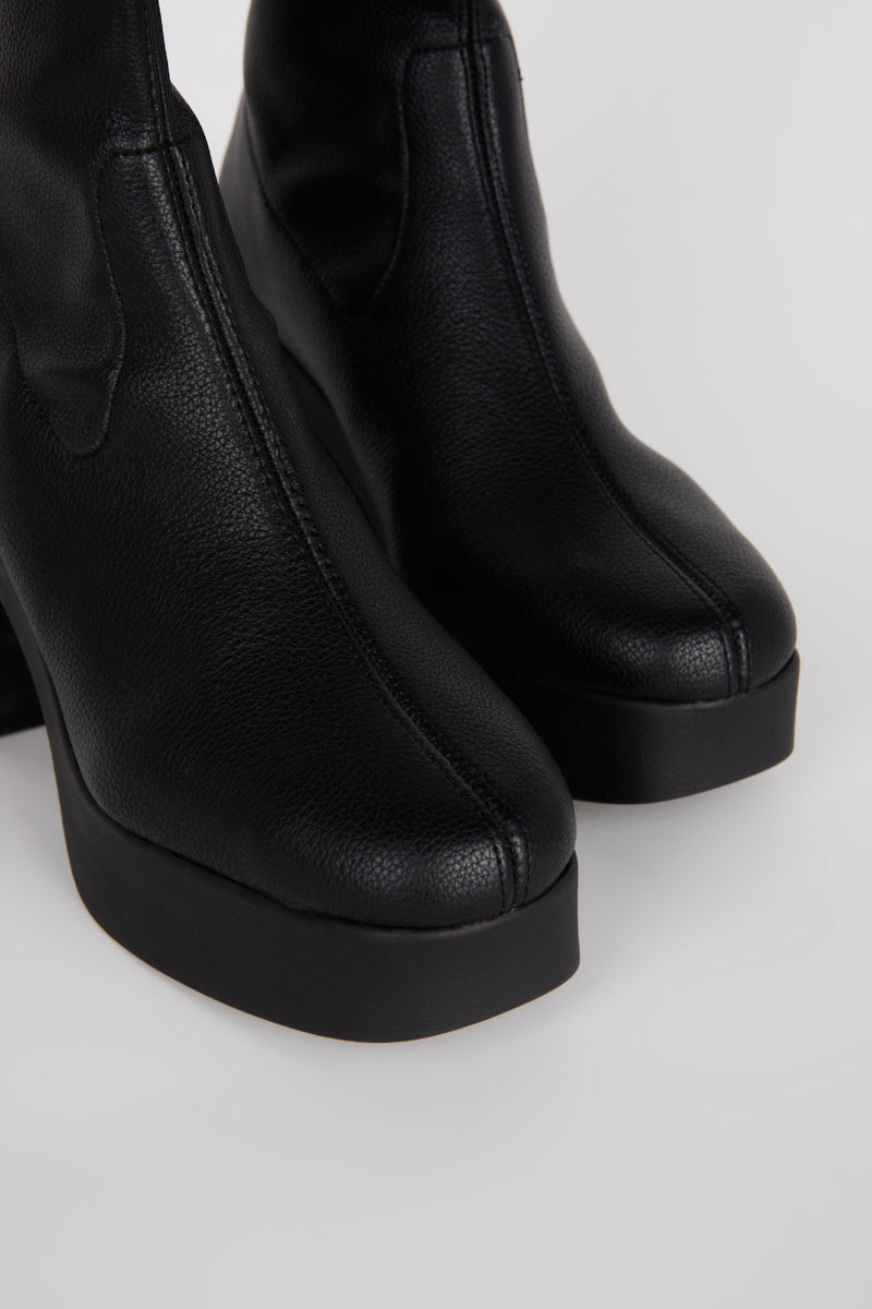 Intentionally Blank MARLOWE VEGAN PLATFORM BOOT BLACK SOLE