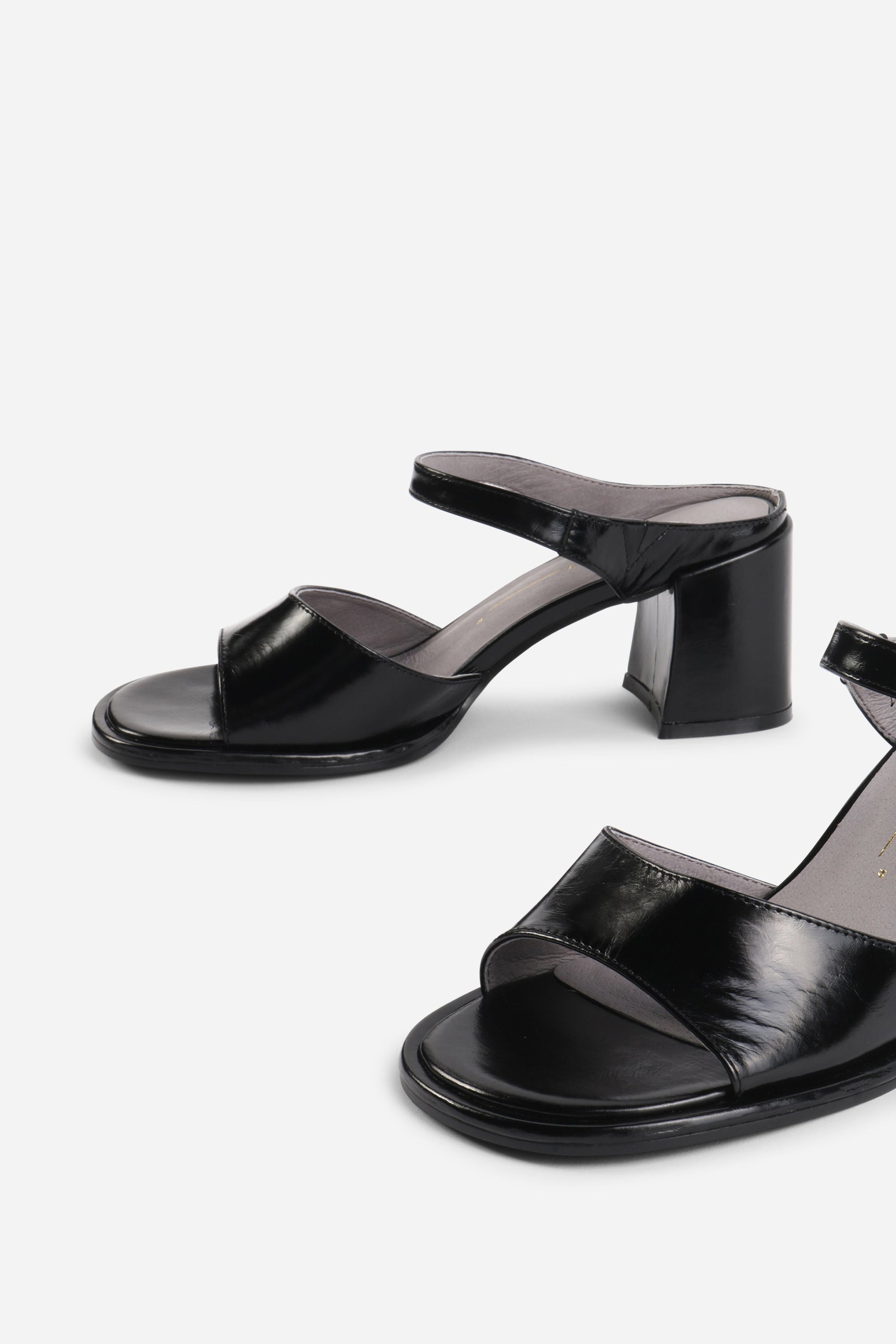Intentionally Blank APEX BLOCK HEEL SANDAL