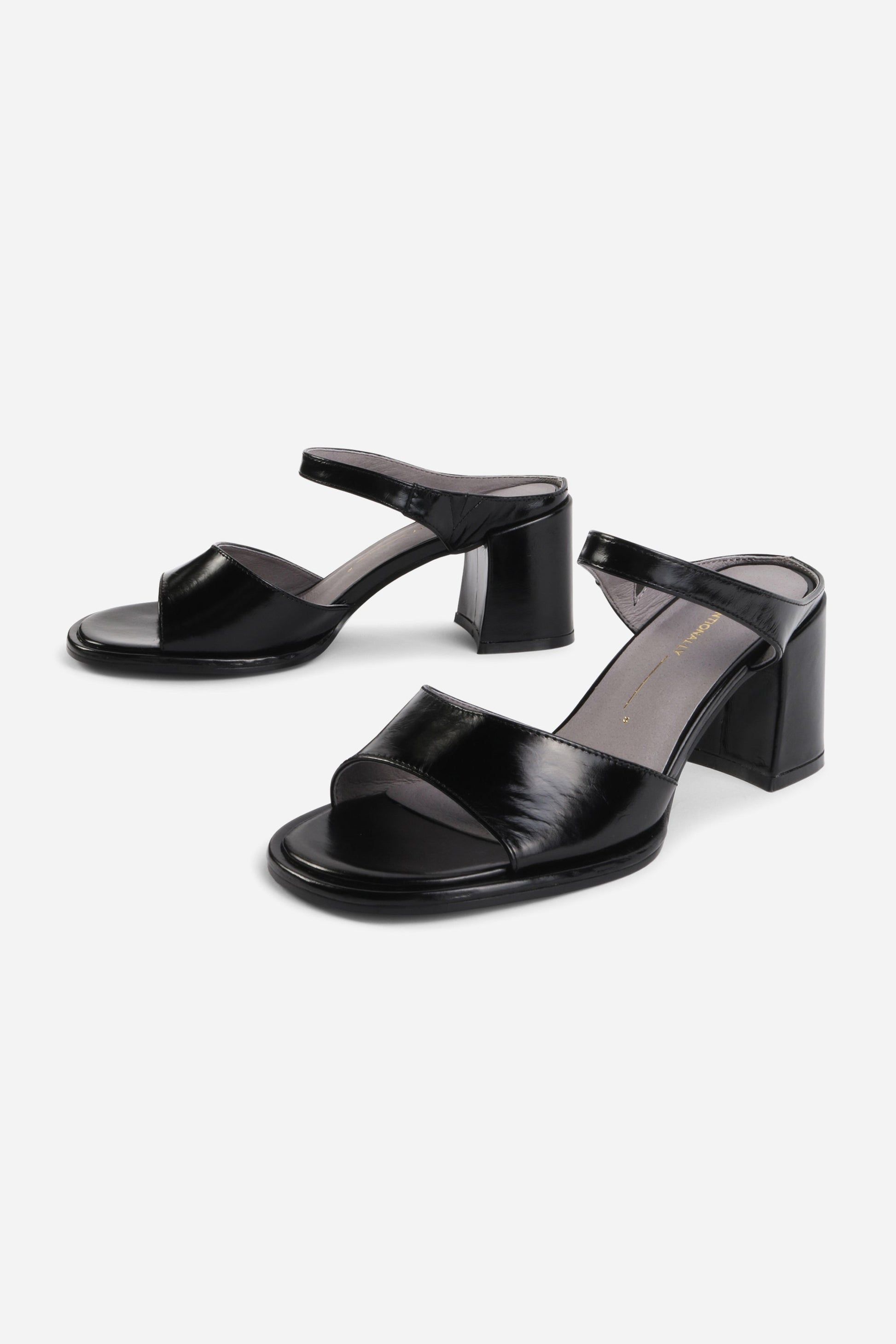 Intentionally Blank APEX BLOCK HEEL SANDAL