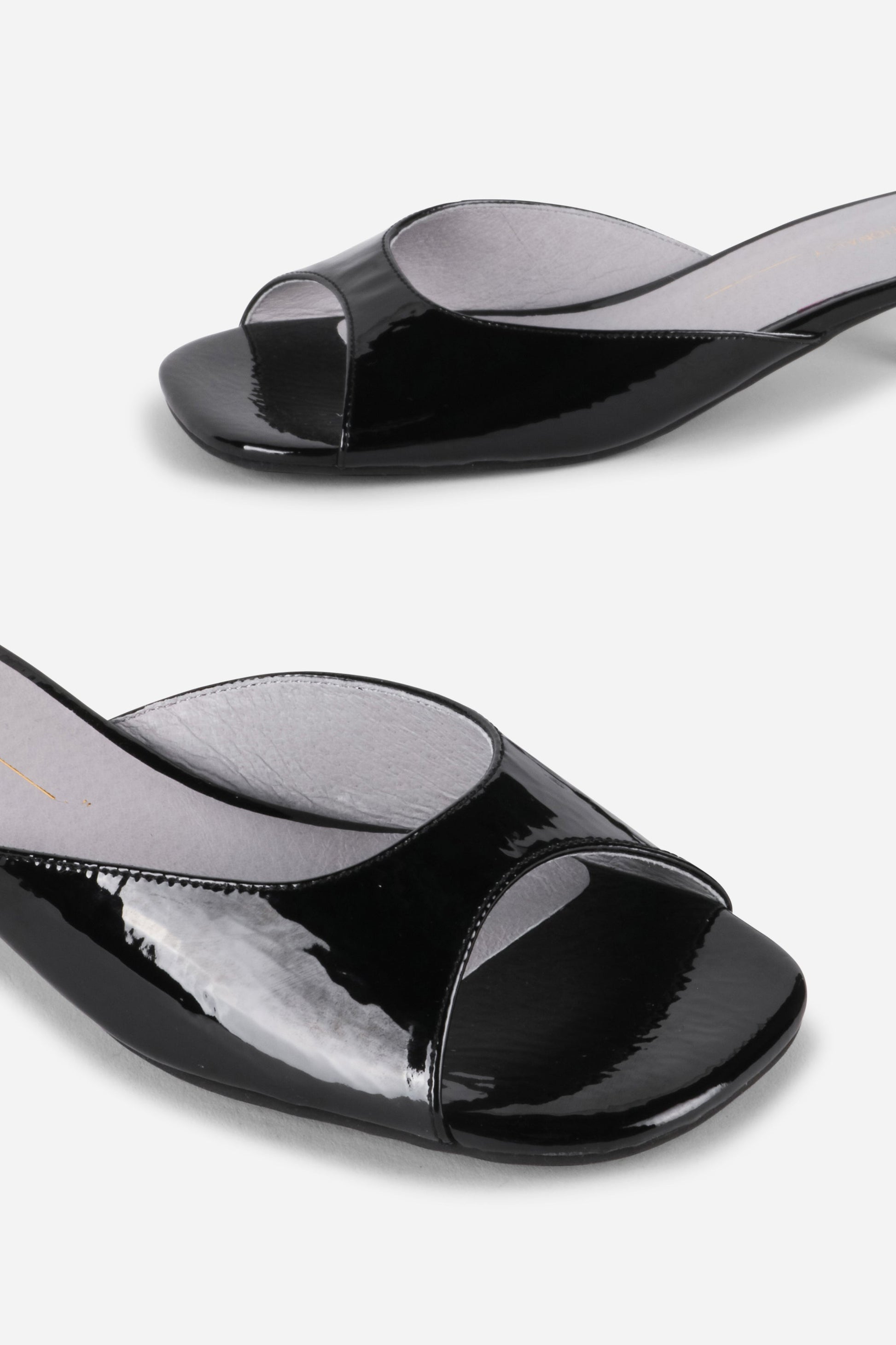 Intentionally Blank CEE KITTEN HEEL MULE