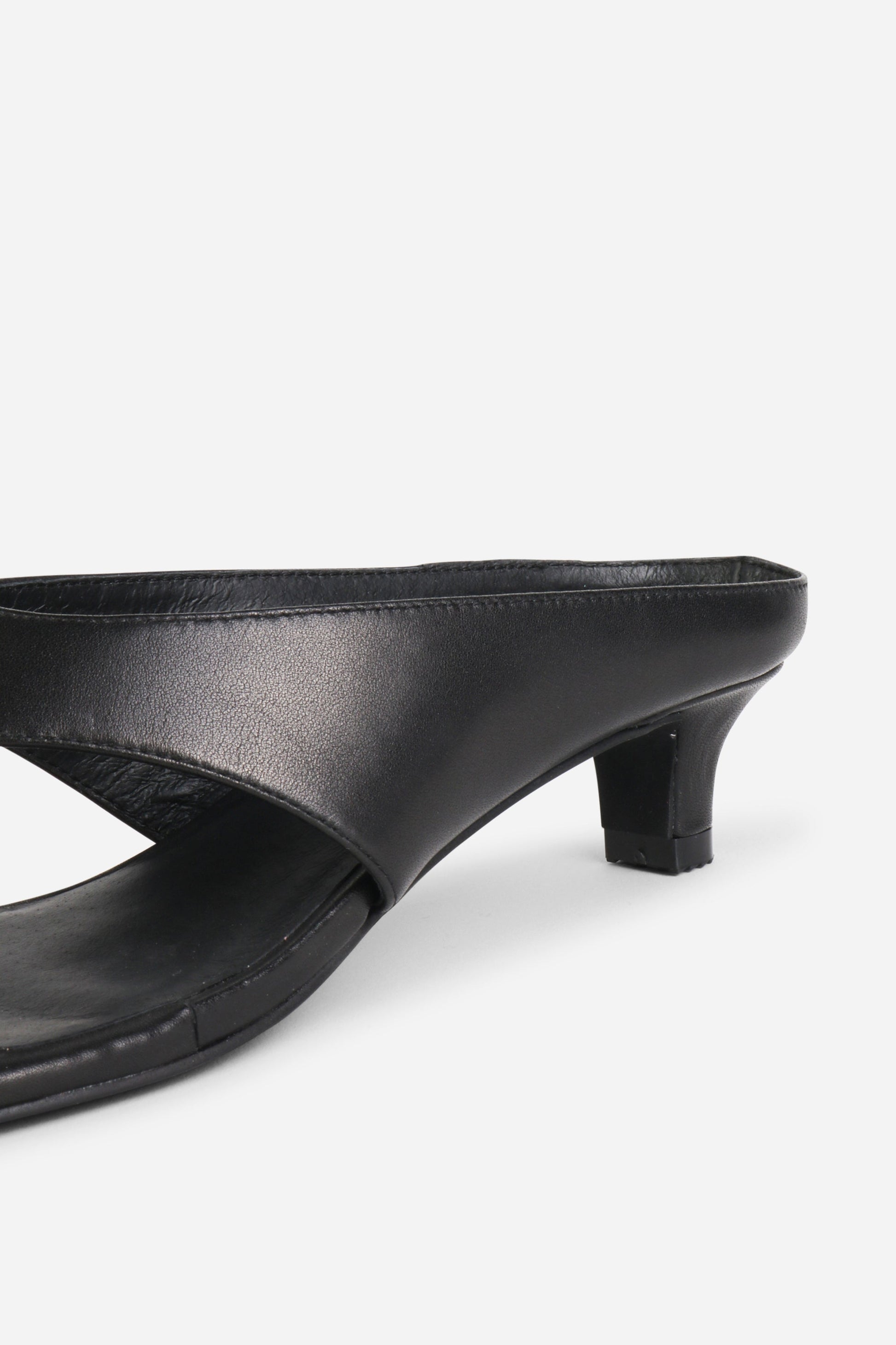Intentionally Blank YEAR AHEAD LEATHER KITTEN HEEL