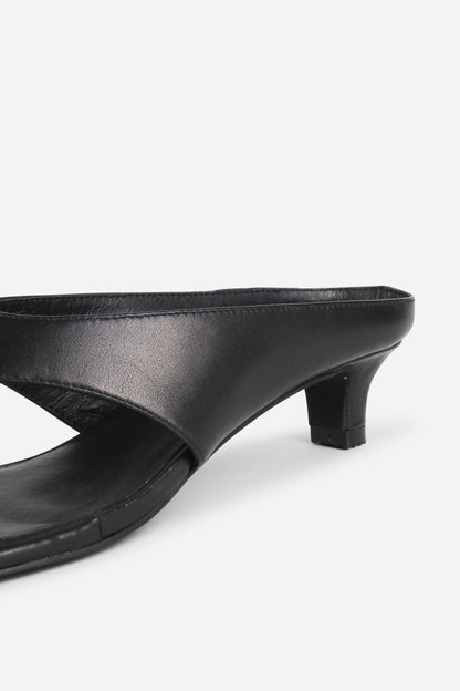 Intentionally Blank YEAR AHEAD LEATHER KITTEN HEEL