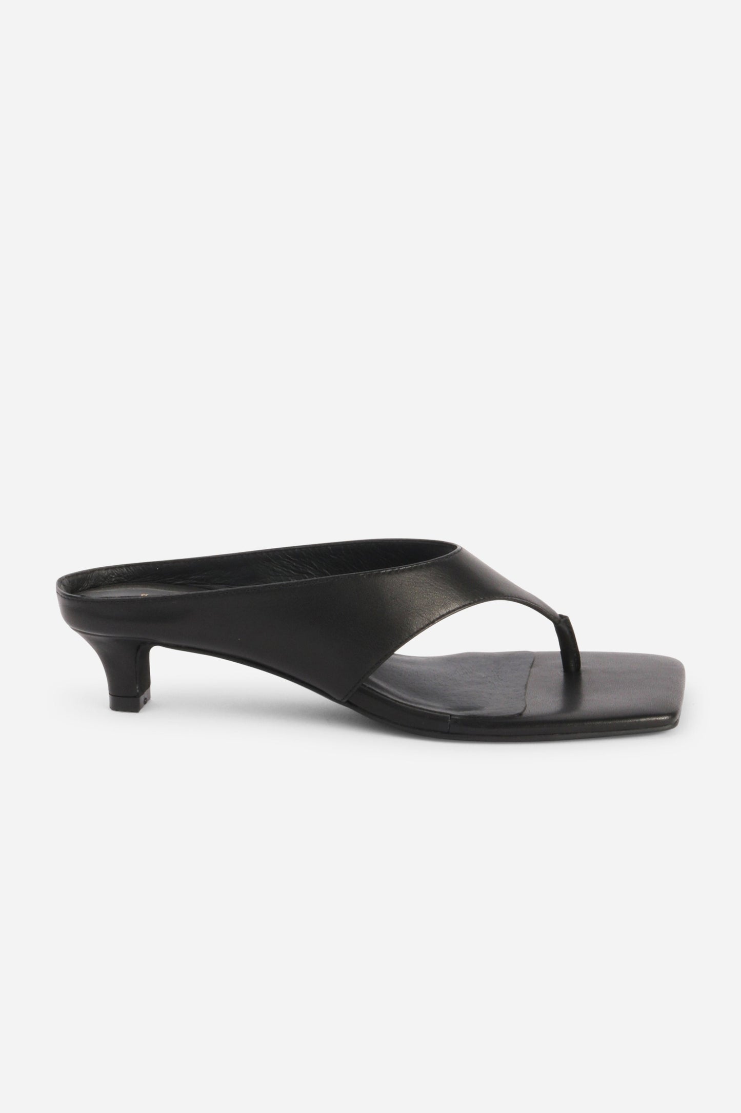 Intentionally Blank YEAR AHEAD LEATHER KITTEN HEEL
