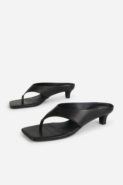 Intentionally Blank YEAR AHEAD LEATHER KITTEN HEEL