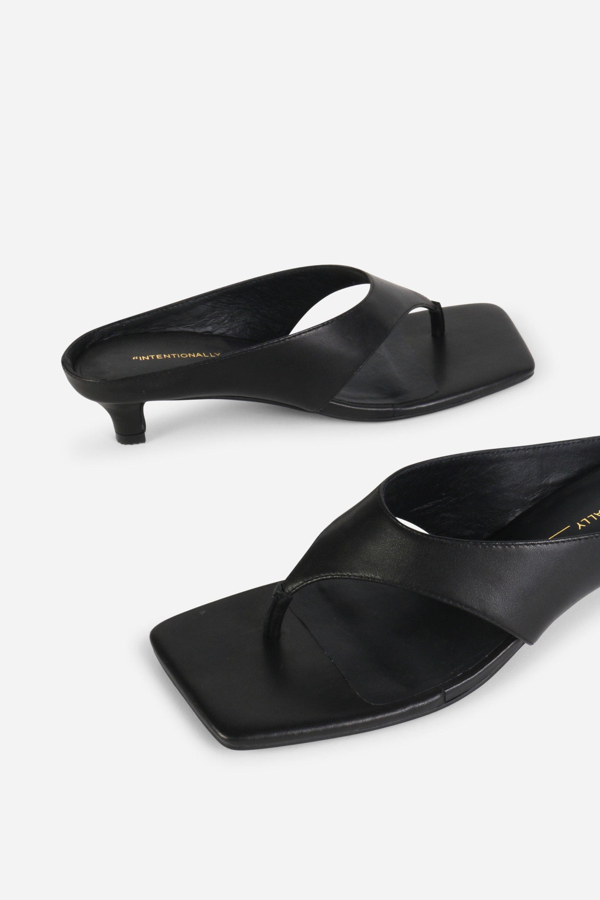 Intentionally Blank YEAR AHEAD LEATHER KITTEN HEEL