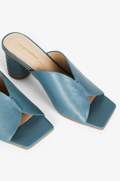 Intentionally Blank KAMIKA HEEL
