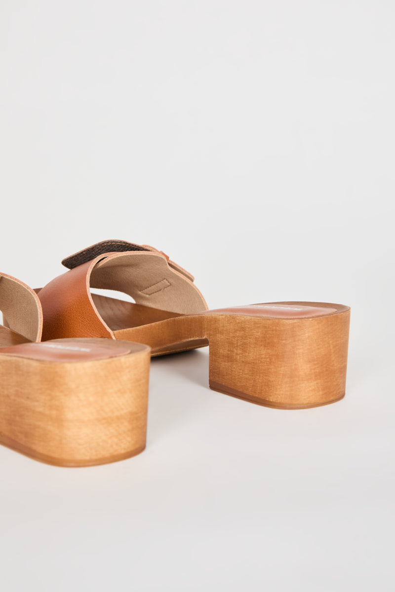Intentionally Blank MAR LEATHER CLOG