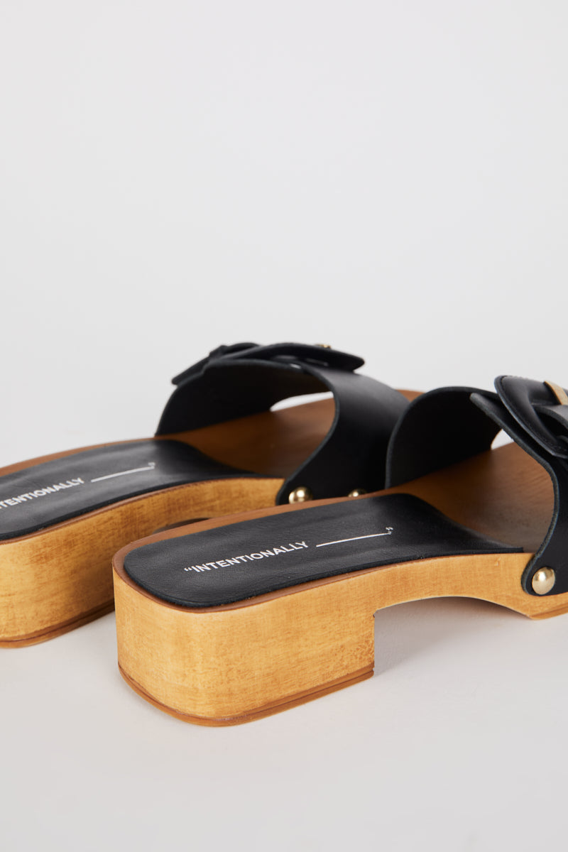 Intentionally Blank MAR LEATHER CLOG