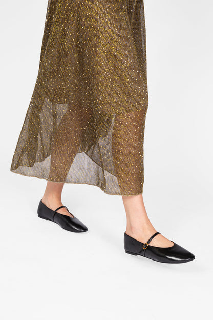 Intentionally Blank LARISA LEATHER MARY JANE FLAT