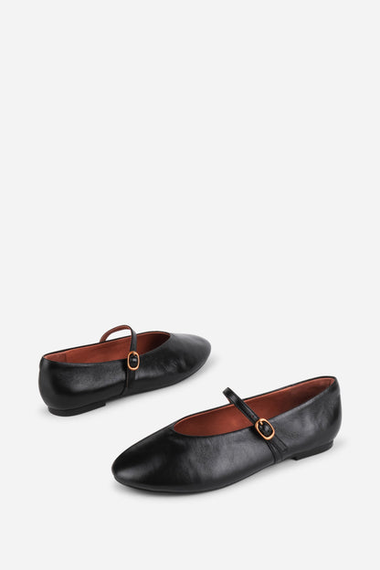 Intentionally Blank LARISA LEATHER MARY JANE FLAT