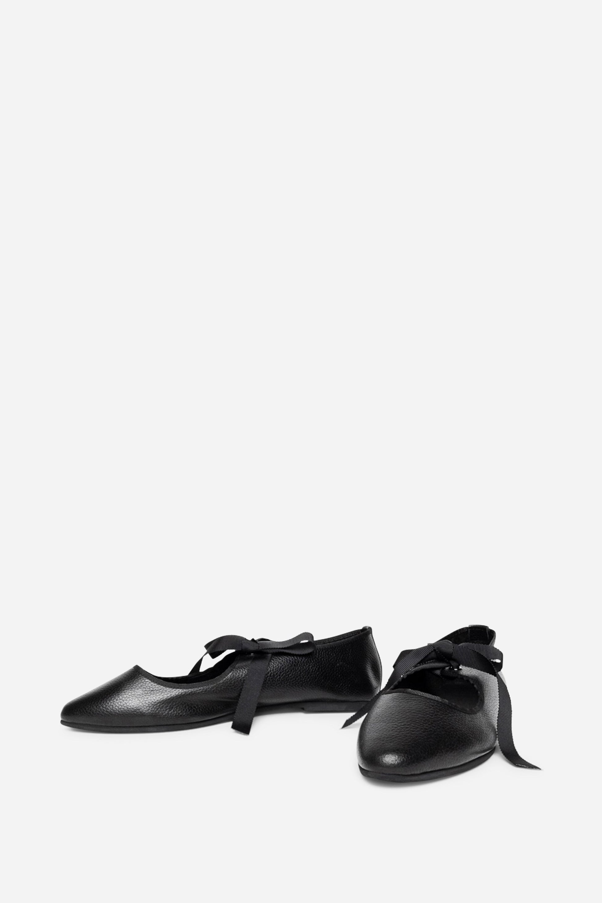 Intentionally Blank VALLEY BLACK SOLE BALLET FLAT