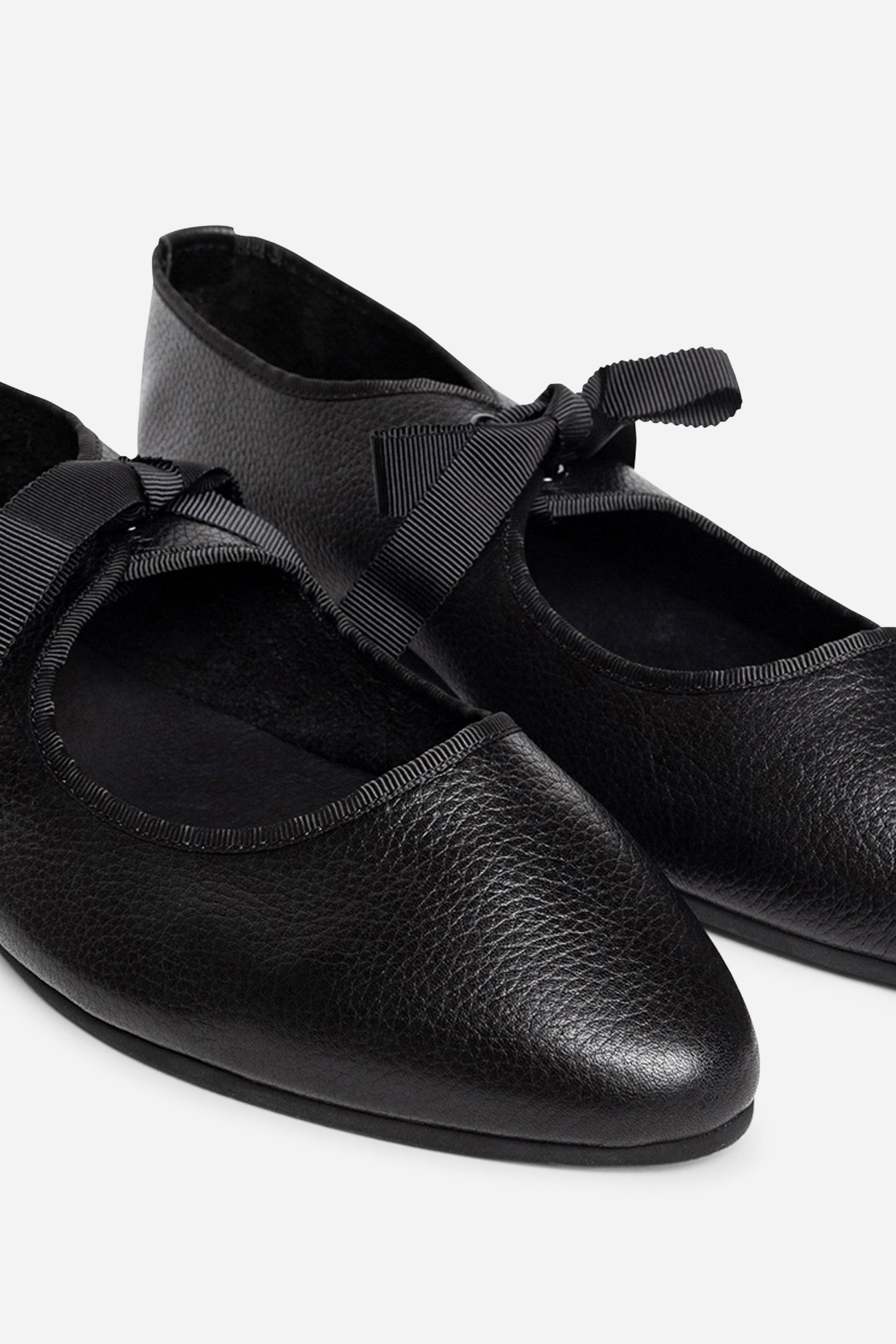 Intentionally Blank VALLEY BLACK SOLE BALLET FLAT
