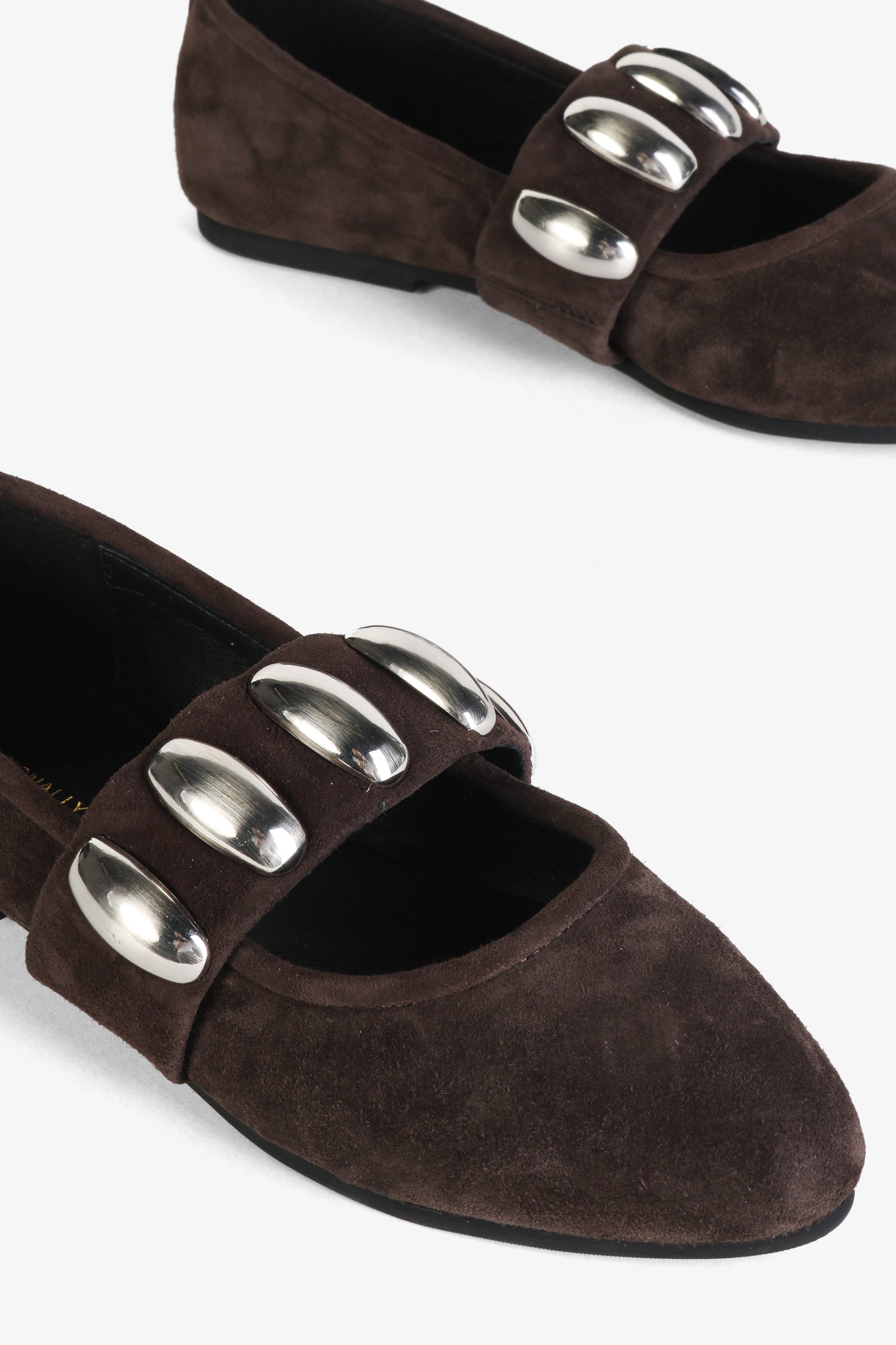Intentionally Blank TONE OVERSIZED STUD MARY JANE FLAT