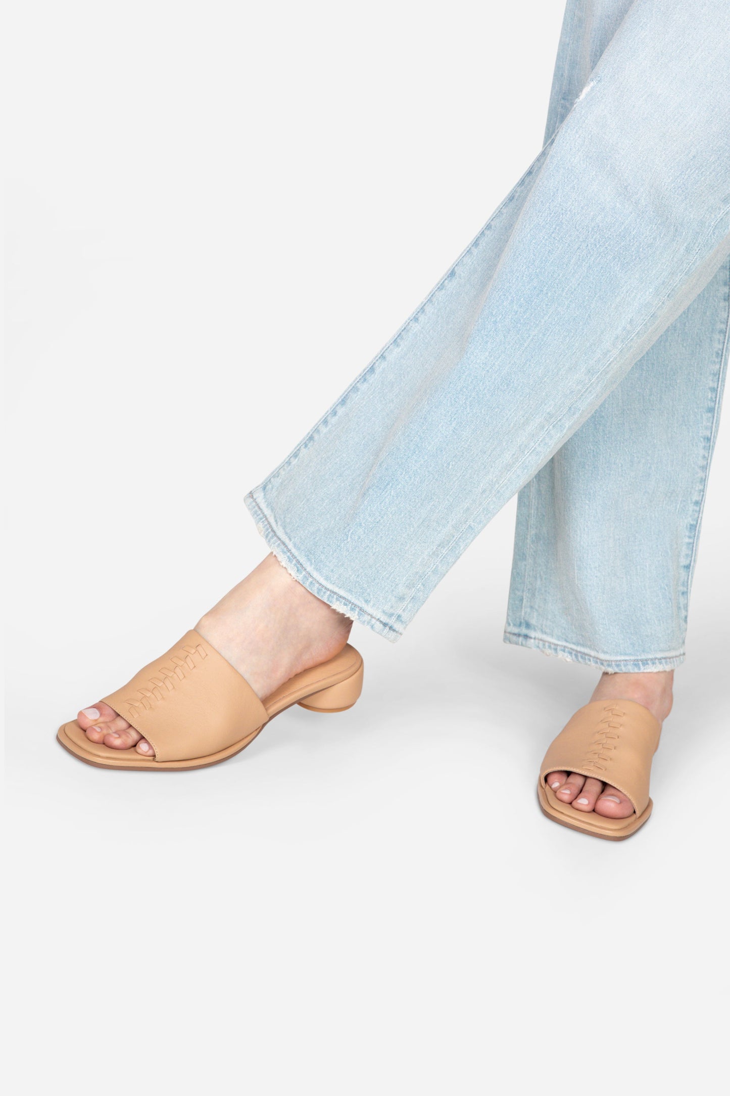 Intentionally Blank IMAGINE LEATHER SLIDE