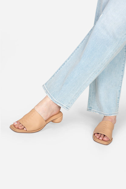 Intentionally Blank IMAGINE LEATHER SLIDE