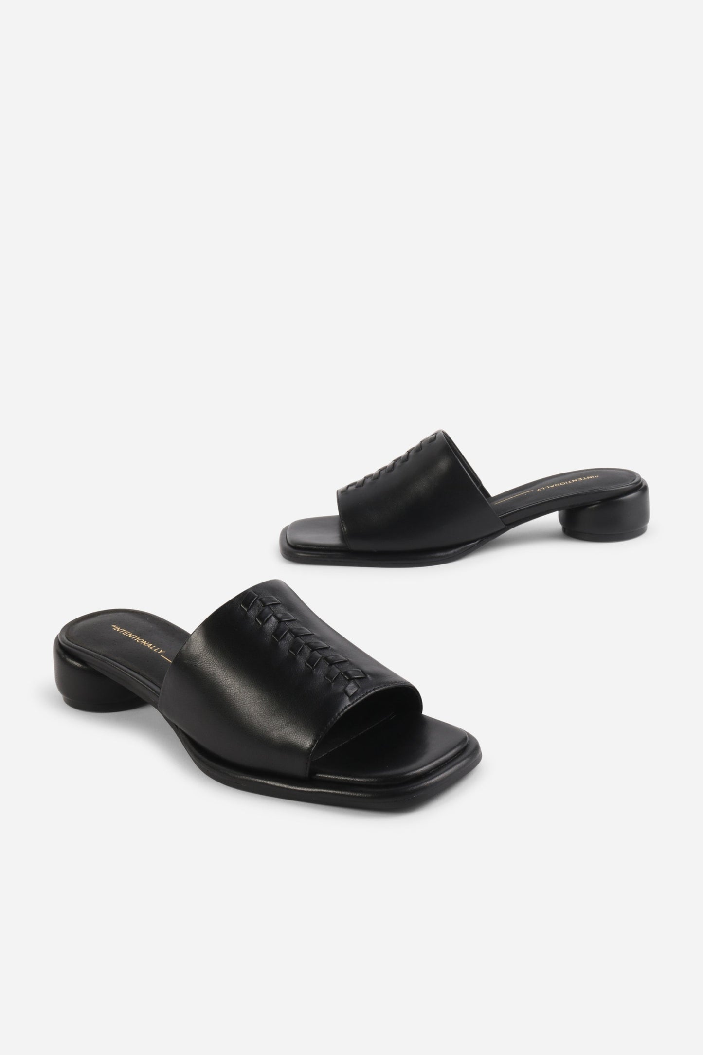 Intentionally Blank IMAGINE LEATHER SLIDE